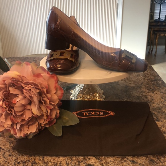 Tods Embossed Alligator Block Heel Kate Pumps - Picture 2 of 16